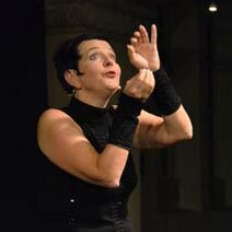 Lebendiges Erzählen und Erzählausbildung mit Bühnenpräsenz